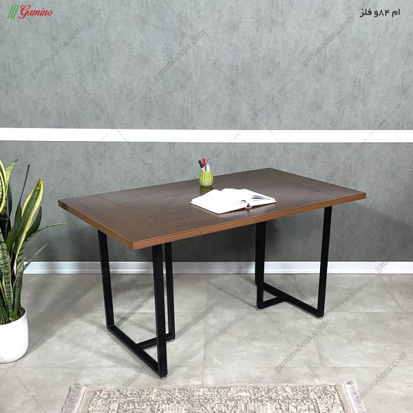 میز تحریر هلنا