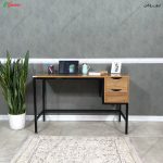 میز تحریر پیروز