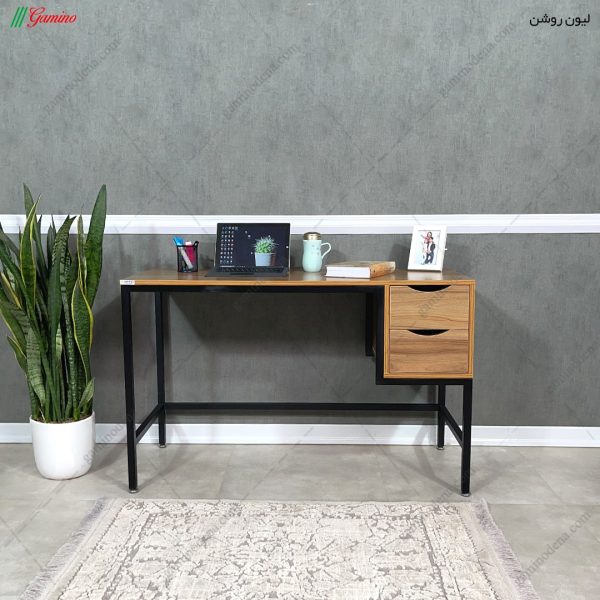 میز تحریر پیروز