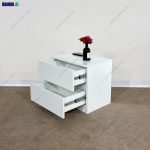 پاتختی کنار تخت سانا