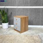 نمای کناری میز پاتختی سه کشو مدرن هیوا