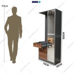 آدمک جاکفشی و جالباسی ایستاده گیلدا